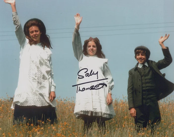 Sally Thomsett autograph