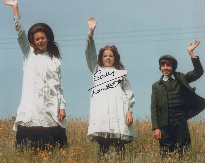 Sally Thomsett autograph