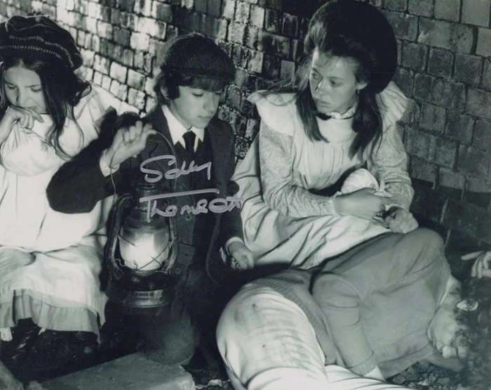 Sally Thomsett autograph