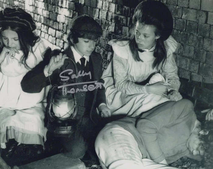 Sally Thomsett autograph