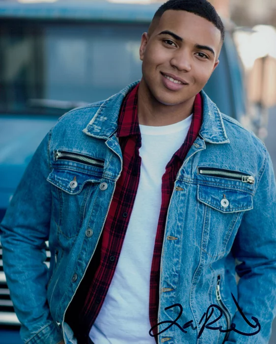 Laron Hines autograph