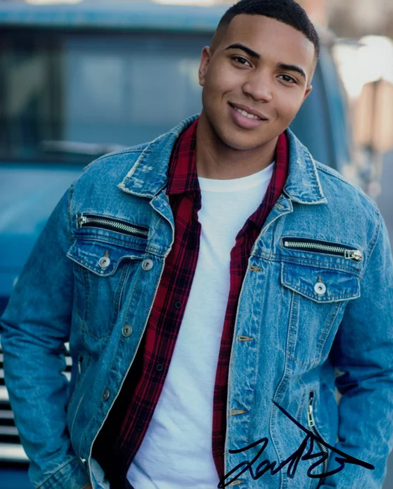 LaRon Hines autograph