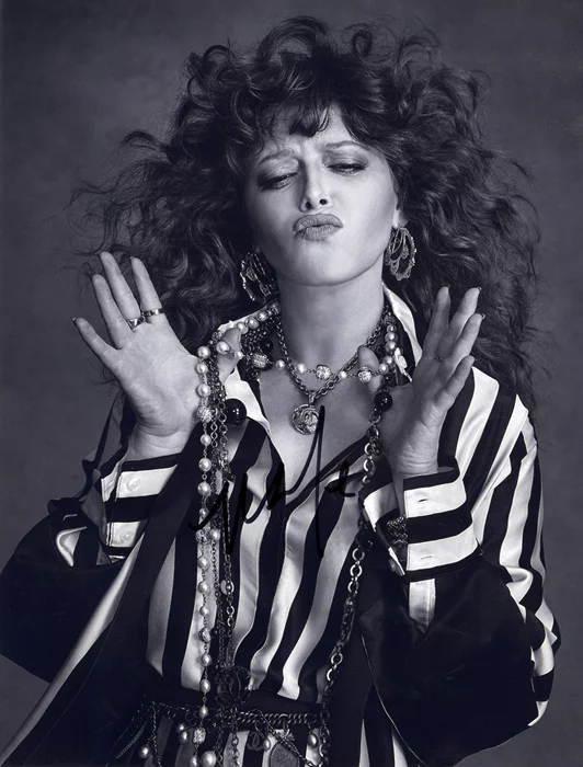 Natasha Lyonne autograph