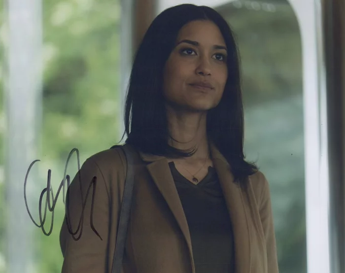 Julia Jones autograph