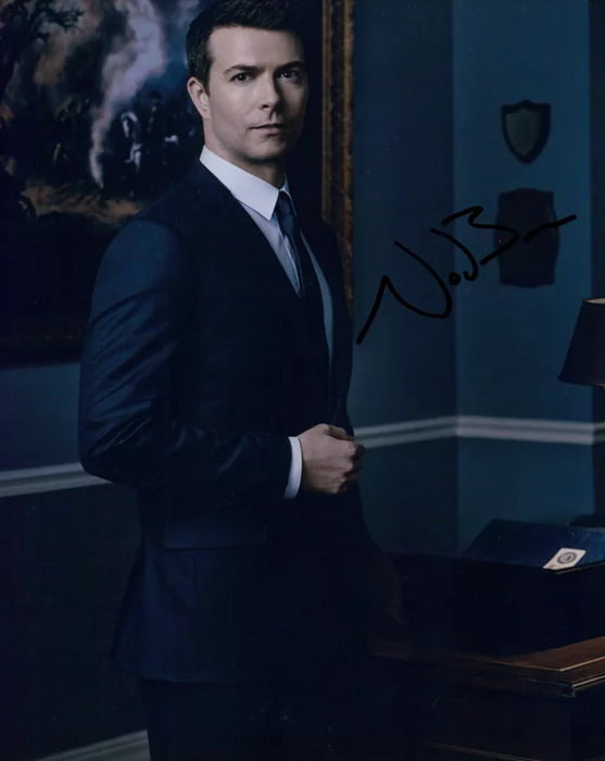 Noah Bean autograph