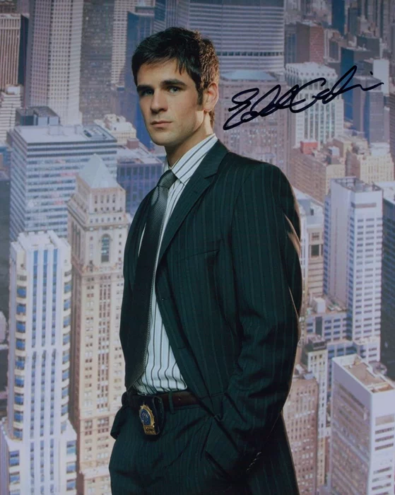 Eddie Cahill autograph