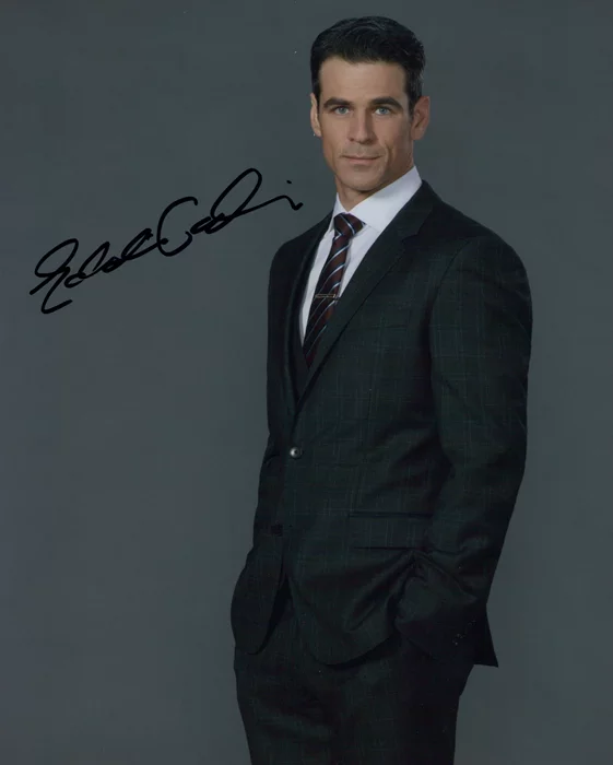 Eddie Cahill autograph
