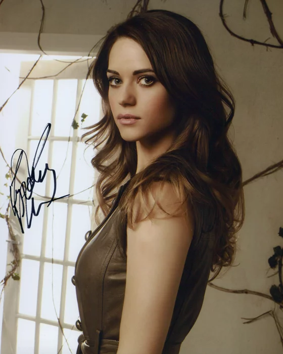 Lyndsy Fonseca autograph