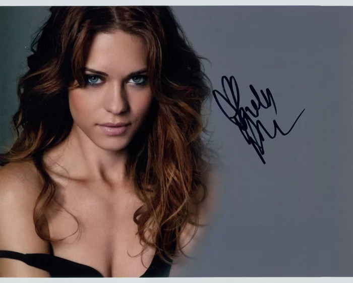 Lyndsy Fonseca autograph