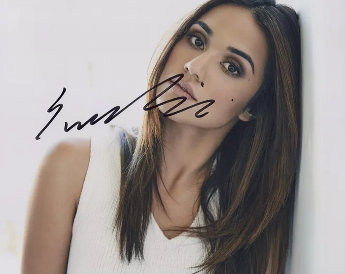 Summer Bishil autograph