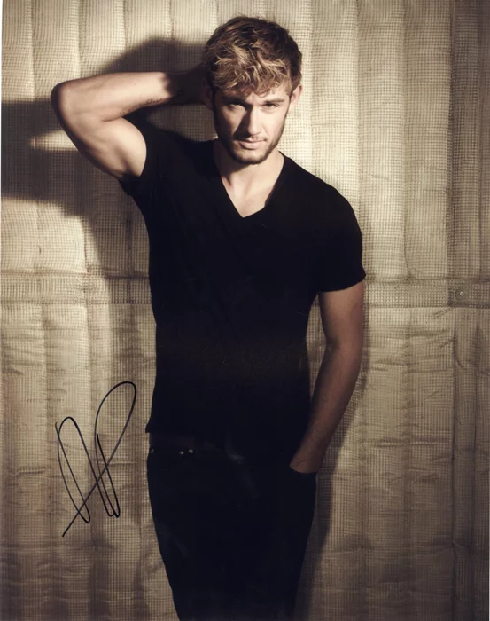 Alex Pettyfer autograph