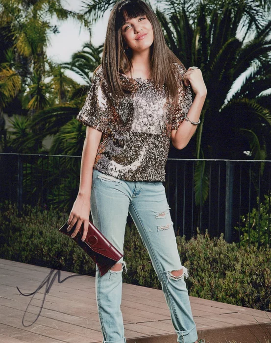 Lilimar Hernandez autograph