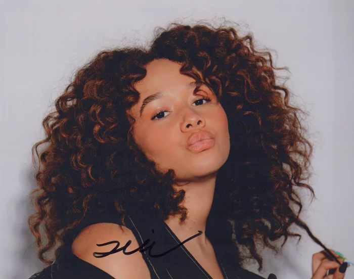 Talia Jackson autograph