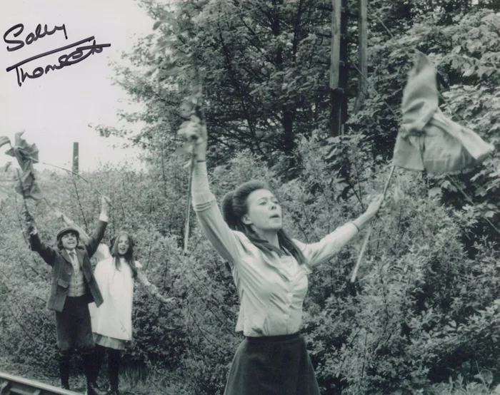 Sally Thomsett autograph