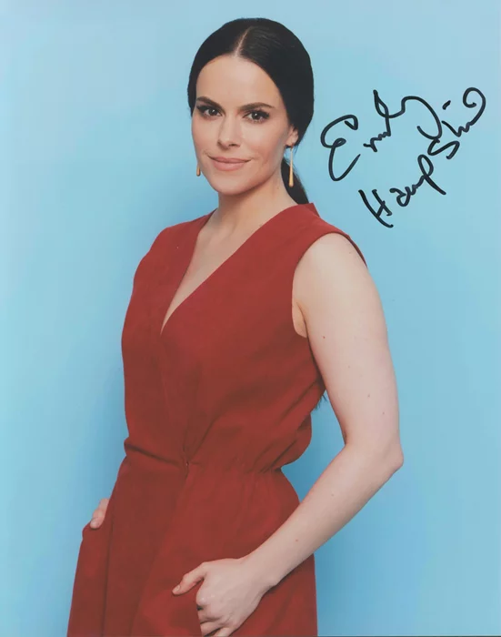 Emily Hampshire autograph