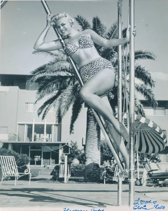Gloria Pall autograph
