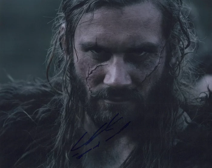 Clive Standen autograph