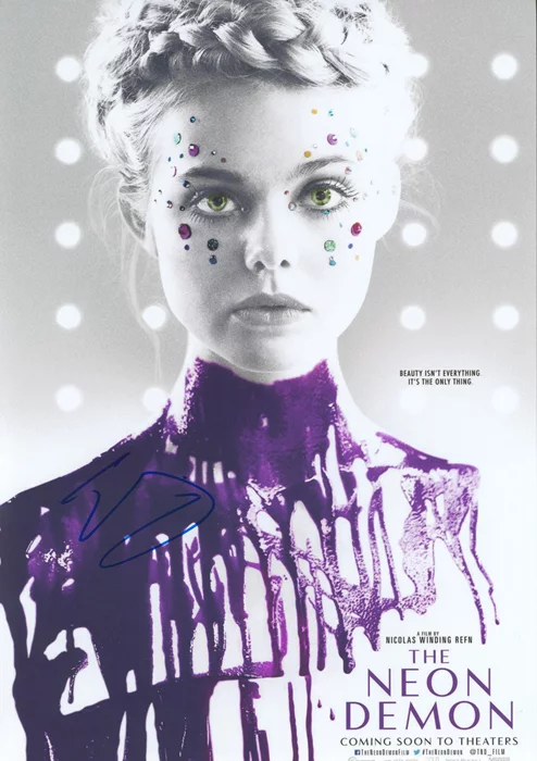 Elle Fanning autograph