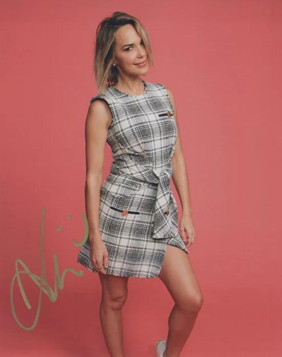 Arielle Kebbel autograph