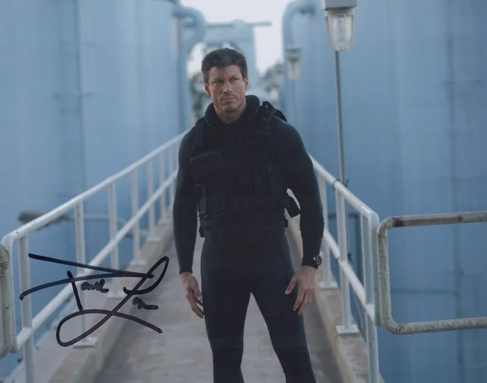 Paul Logan autograph
