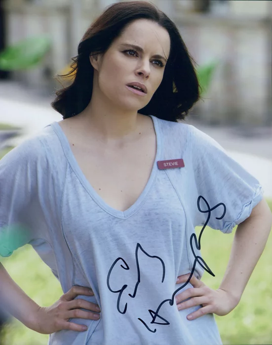 Emily Hampshire autograph