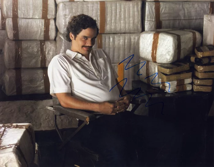 Wagner Moura autograph