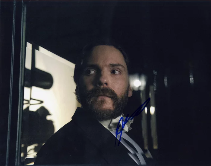 Daniel Bruhl autograph