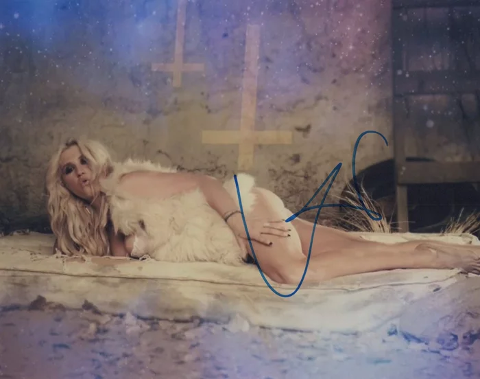 Kesha autograph