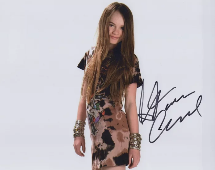 Madeline Carroll autograph