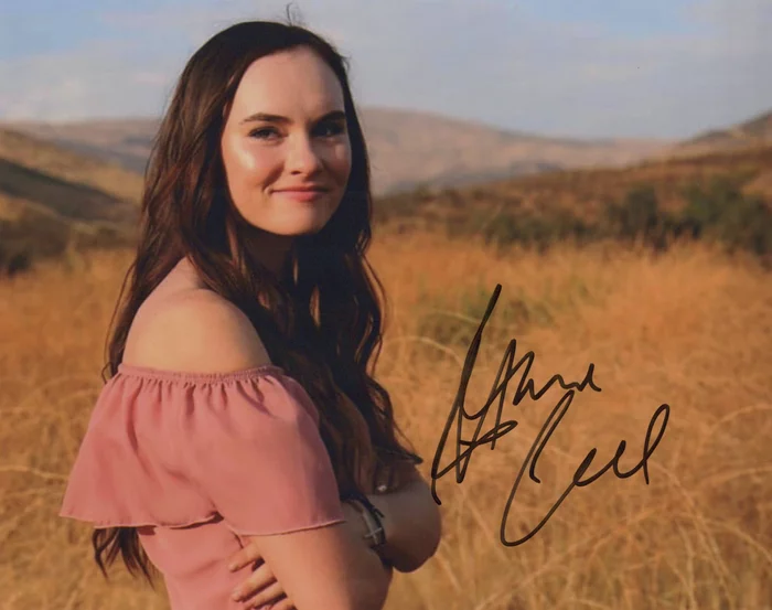 Madeline Carroll autograph
