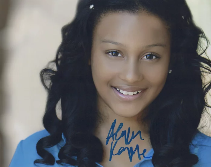 Aliyah Royale autograph