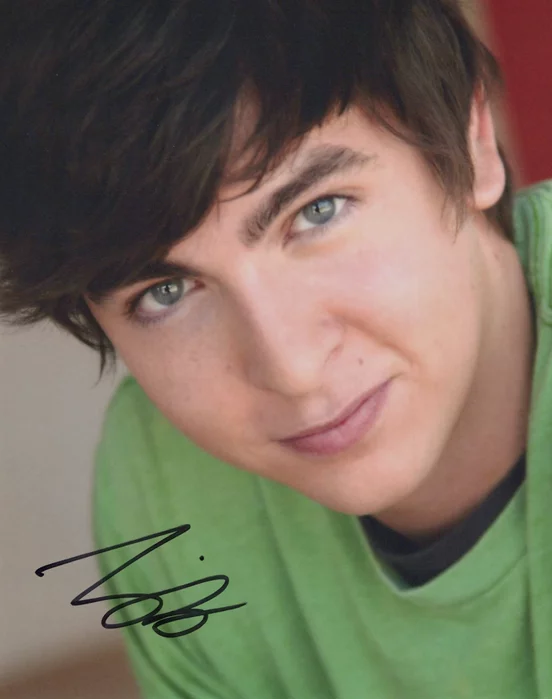 Nicholas Braun autograph