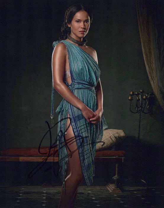 Lesley-Ann Brandt autograph