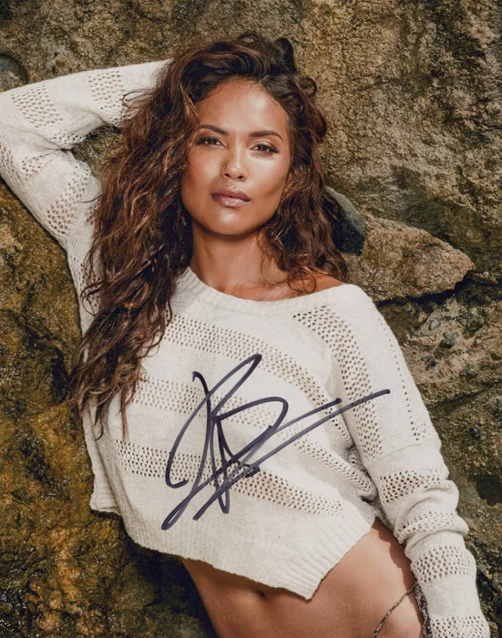 Lesley-Ann Brandt autograph