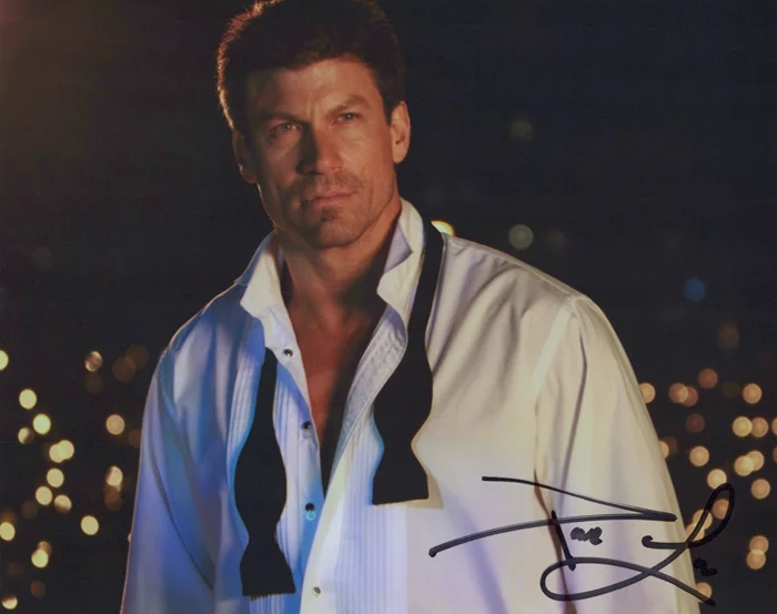 Paul Logan autograph