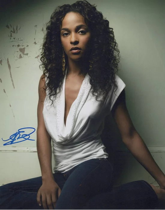 Megalyn Echikunwoke autograph
