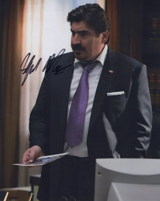 Alfred Molina autograph