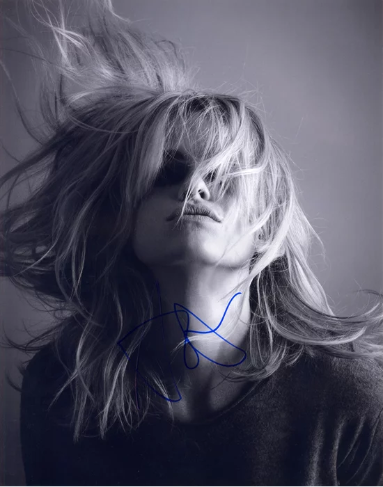 Alice Eve autograph