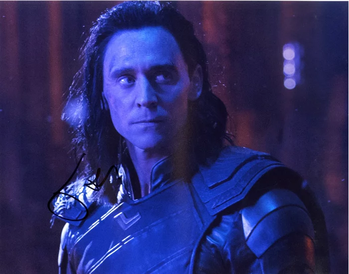 Tom Hiddleston autograph