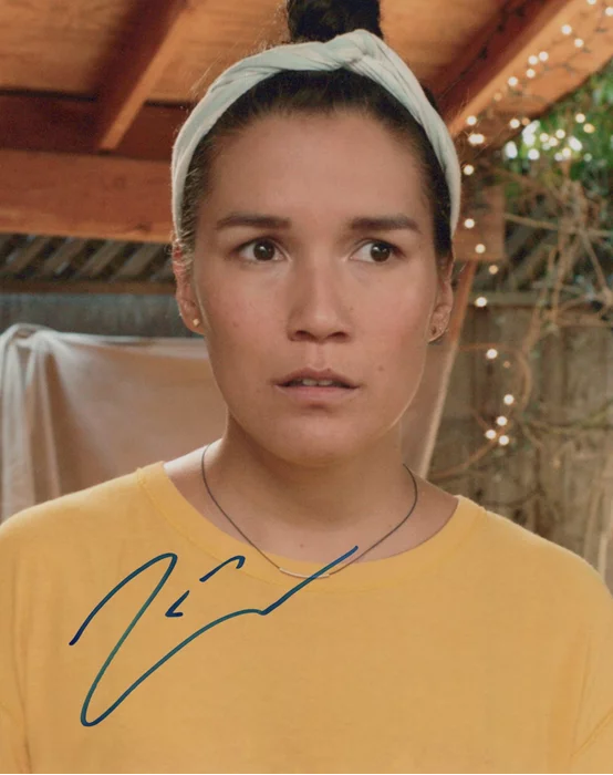Zoe Chao autograph