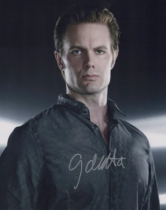 Garret Dillahunt autograph
