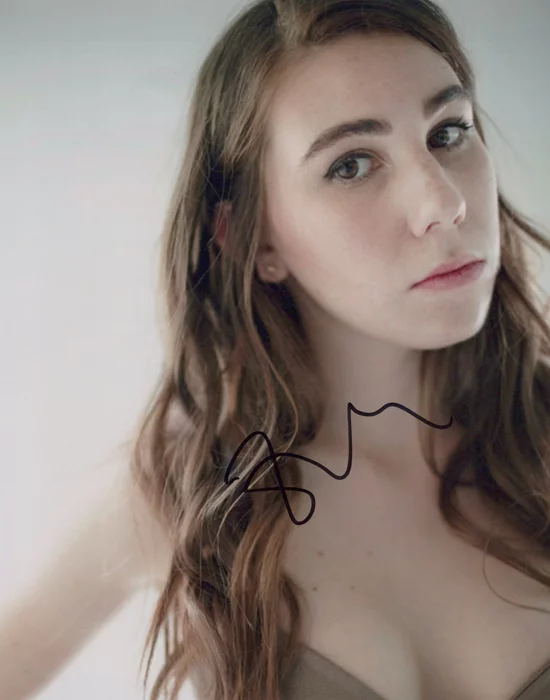 Zosia Mamet autograph
