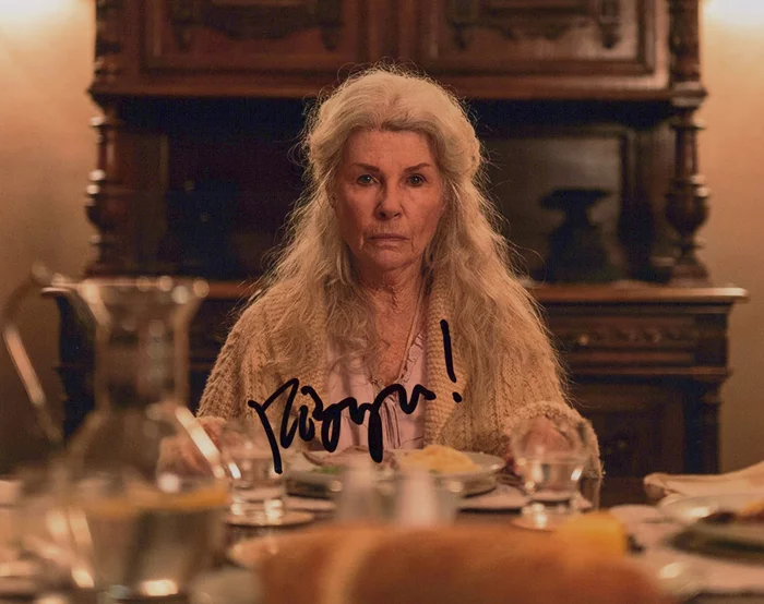 Robyn Nevin autograph