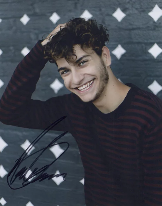 Noah Grossman autograph