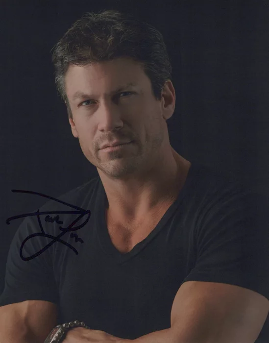 Paul Logan autograph