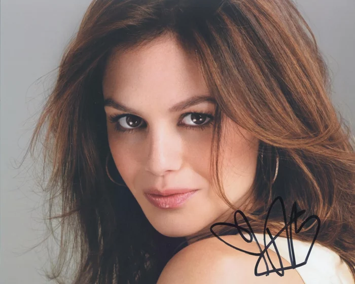Rachel Bilson autograph