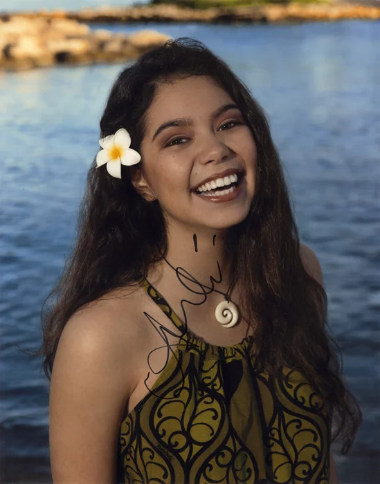 Auli'i Cravalho autograph