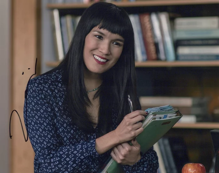 Zoe Chao autograph