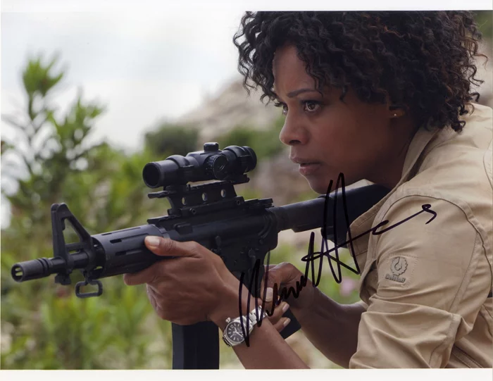 Naomie Harris autograph