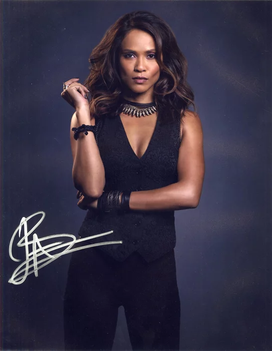 Lesley-Ann Brandt autograph